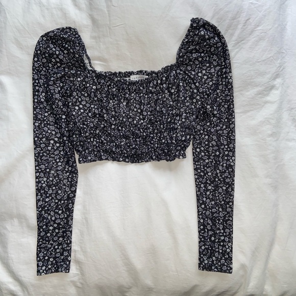Topshop Tops - Women’s floral cropped top